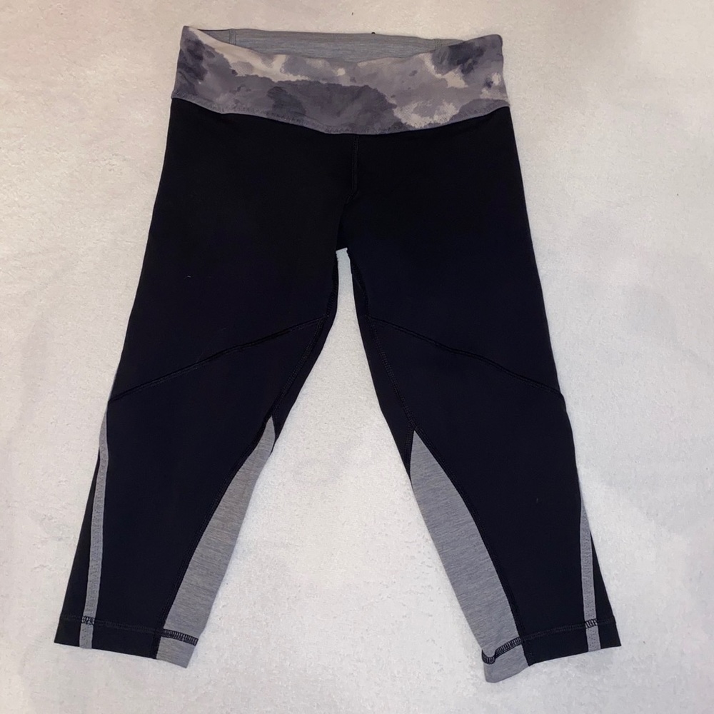 Lululemon Cropped Capri Legging - black & grey
